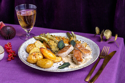 Special: Schweinefilet an cremiger Sauce dazu Kartoffeln und Fenchel mit Knusperhaube
