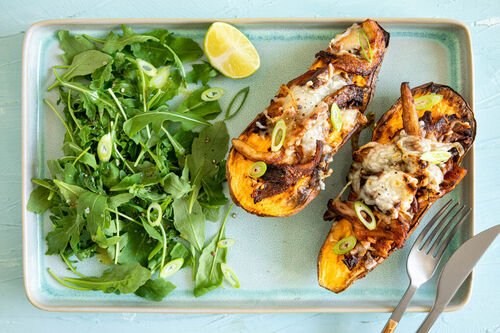 <650kcal: Süßkartoffeln mit Miso-Pilzen und limettigem Rucolasalat