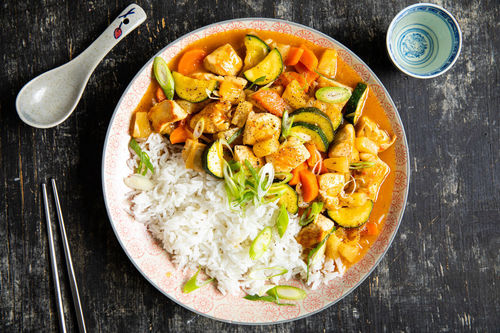 V3: Asia-Hühnchen süß-sauer mit knackigem Gemüsemix und Vollkornreis