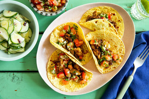 Winterspecial: Carnitas vom Schwein mit Gurkensalat auf Minitortillas