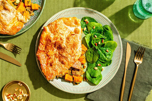 Hähnchen-Süßkartoffel-Pastilla mit Mandeln, Zimt und Spinatsalat