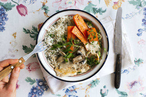 V3: Vegetarisches „Hähnchen“-Stroganoff mit Champignons und Karotten