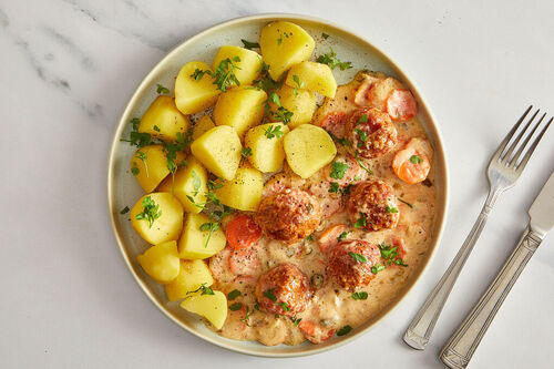 <650kcal: Vegane Hackbällchen in Kapernsauce dazu Salzkartoffeln mit Petersilie