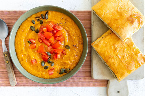 V: Nordafrikanische Kürbis-Linsen-Suppe mit veganer Pizza Berber-Art