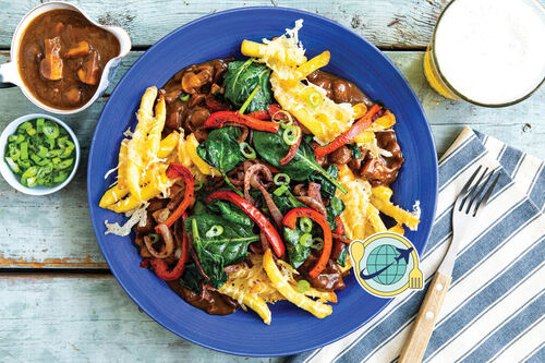 Special: Poutine mit Sumach-Gemüse und Käse und würziger Champignonsauce