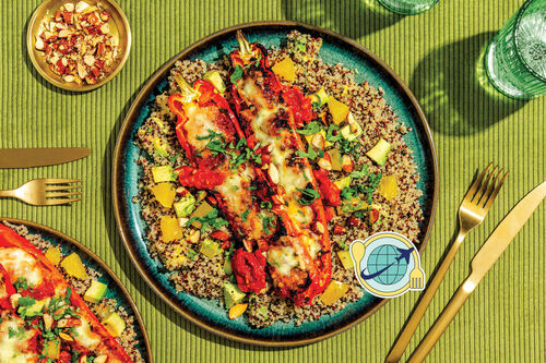 Special: Gefüllte Paprika mit Pulled Chicken und Mozzarella auf fruchtigem Quinoasalat