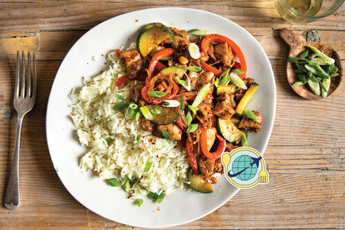 Special V2: Pikante „Hähnchen“-Pfanne vegan mit Gemüse und Kokosreis