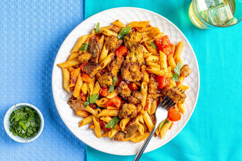 V2: Pasta mit veganem Hähnchen Amatriciana-Style mit Austernpilzen