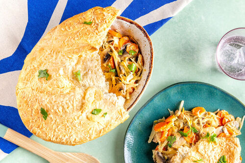 Winterspecial: Feines Rahmgemüse-Ragout mit knuspriger Blätterteighaube