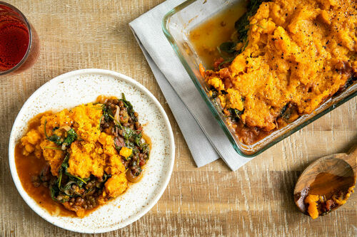 Winterspecial: Thymian-Linsen mit Tomaten unter cremiger Süßkartoffel-Karotten-Haube