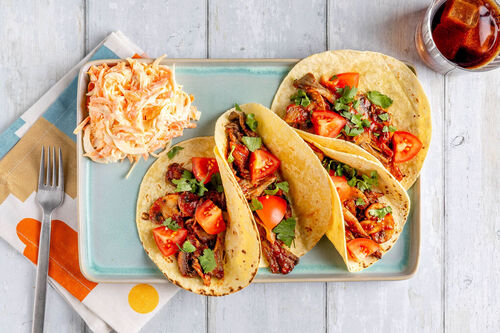 BBQ-Tacos mit Austernpilzen an cremigem Weißkohlslaw mit Limette