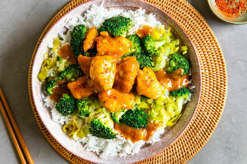 V3: Hähnchen in Orangensauce dazu Brokkoli-Lauch-Gemüse und Vollkornreis