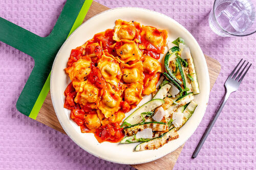 <650kcal: Tortelli mit Tomaten-Thymian-Sauce dazu gegrillte Zucchini mit Käse