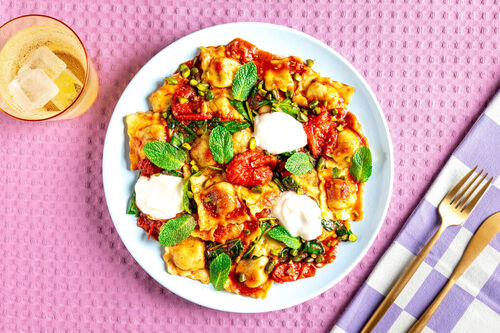Superfix <650kcal: Ricotta-Tortelli und Minze mit pikanter Tomatensauce und Knofi-Joghurt
