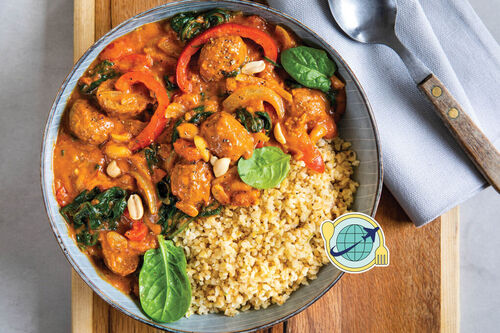 Special: Erdnuss-Hackbällchen-Eintopf mit Spinat und Limetten-Bulgur