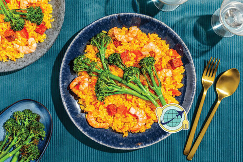 Special: Garnelen-Chorizo-Paella mit Safran serviert mit gerösteten Brokkolini