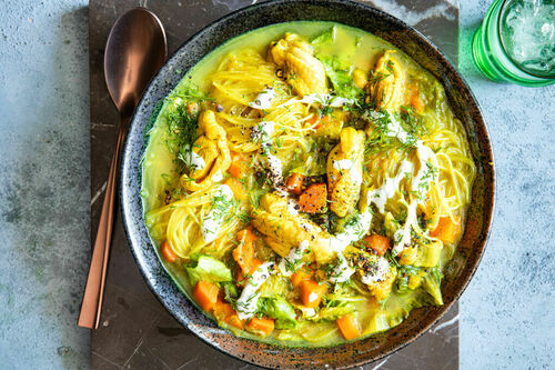 V: Bio-Hähnchensuppe persische Art mit Endivie und Joghurt