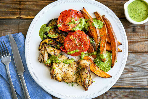 Low Carb V1: Hähnchenoberkeulen und Gemüse mit Basilikum-Cashew-Creme