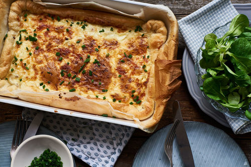 Quiche Lorraine mit Blätterteig und Salat