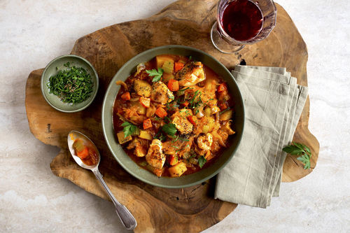 Szegediner Hähnchengulasch mit Kartoffel-Möhren-Gemüse