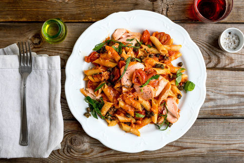 Pasta mit Räucherlachs und frittierten Kapern
