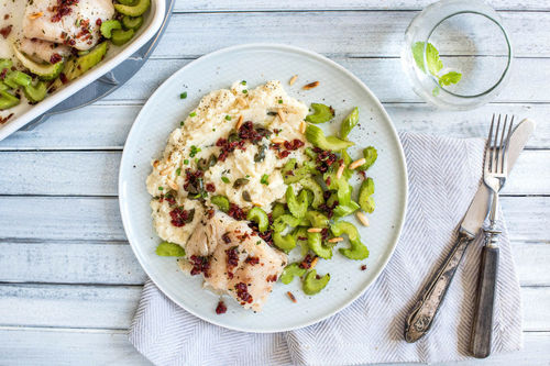 Seelachs mit Cranberry-Öl dazu Sellerie-Oliven-Püree