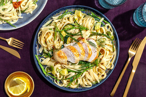 RSCremige Gemüse-Tagliatelle mit Bio-Hähnchen mit Zucchini, grünen Bohnen und Queller
