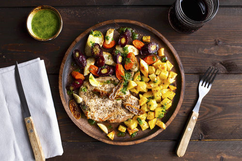 Schweinekotelett mit Feigen und winterlichem Ofengemüse