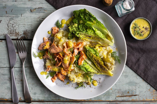 Kartoffelstampf mit Lachs und gebratenem Romanasalat
