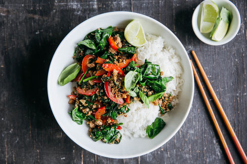 Schnelles Thai-Rindergehacktes mit Spinat und Basmatireis