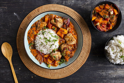Malaysisches Hähnchencurry mit Süßkartoffeln und Basmatireis