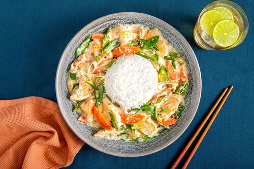 V: Bio-Hähnchen-Blankett mit Kaiserschoten in cremiger Sauce mit Reis