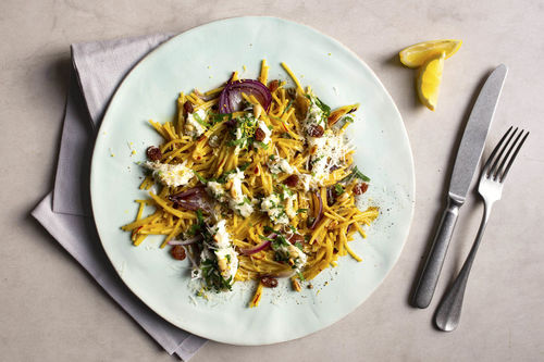 Sizilianische One-Pot-Pasta mit Kapern, Rosinen und Pinienkernen