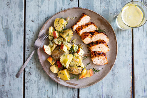Krosses BBQ-Hähnchen mit Kartoffel-Dill-Salat