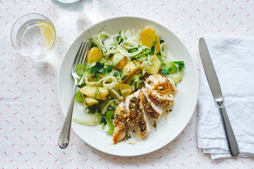 Saftiges Thymian-Hähnchen mit feinem Kartoffel-Fenchel-Salat