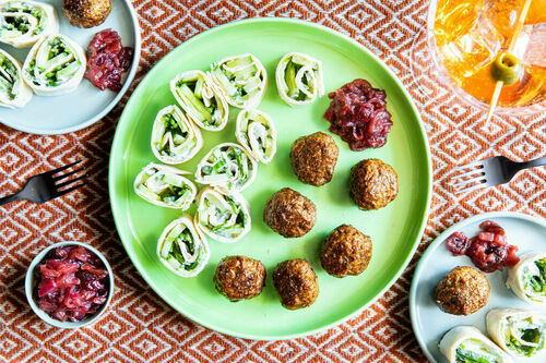 Special V: Bio-Hackbällchen mit Cranberrydip & Tortillarollen mit Queller und Meerrettich