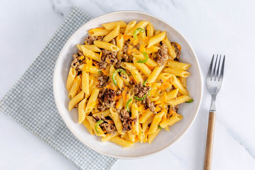 V: Schnelle Pasta mit Käse und Bio-Hack mit Jalapeño-Chili und Karotte