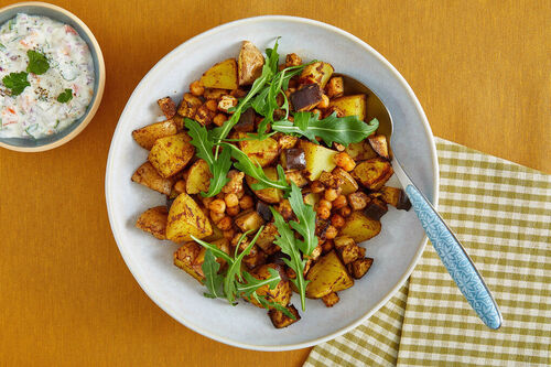 Special <650kcal: Tandoori-Gemüse mit Rucola dazu Koriander-Limetten-Raita