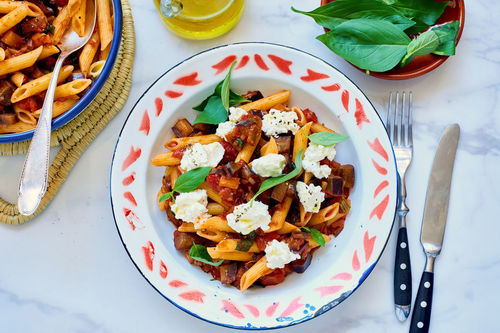 Penne mit gebratener Aubergine und Mozzarella