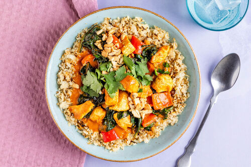 Low Carb Butter Chicken auf Blumenkohlreis mit Koriander & Cashews