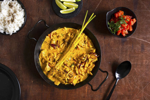 Jackfrucht Rendang-Style mit Tomaten-Koriander-Salsa und Reis