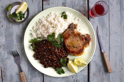 Schweinekotelett mexicana mit Paprika-Bohnen-Gemüse und Reis