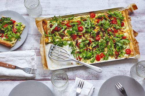 Provenzalische Tomatentarte mit Crème fraîche und Rucola