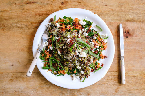Mediterrane Hackfleischpfanne mit Lauch und Tomaten-Spinat-Reis