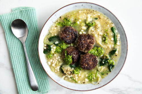 Italienische Hochzeitssuppe mit Hackbällchen würzig-fein mit Fenchel und Perlencouscous