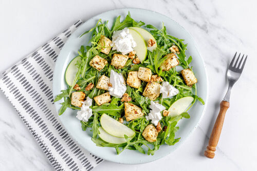 <650kcal: Salat mit Sellerie & Ziegenkäse fruchtig-fein mit Apfel und Rucola