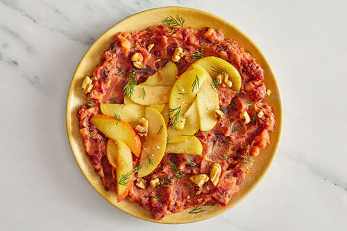 <650kcal: Kartoffel-Bete-Stampf mit Apfel garniert mit Walnüssen und Dill