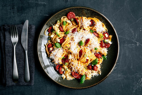 V2: Vegetarische Chorizo-Vollkornspaghetti mit Crème fraîche und hartgekochtem Ei