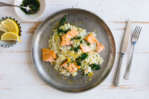 Räucherlachs-Fenchel-Risotto mit Zitrone und Kräuteröl