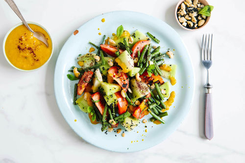 Leichter Melonen-Bohnen-Salat mit Paprika-Miso-Dressing und Sesam